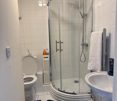 Canvey Island Apartamento | Fully en-suite with kitchen