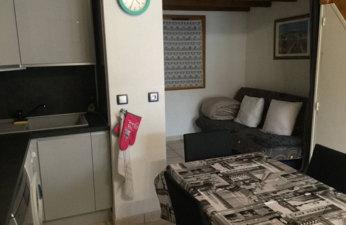 Saint-Martin-de-Bromes Casa | Mazet totalmente equipado en condominio con piscina, tenis, cancha de petanca