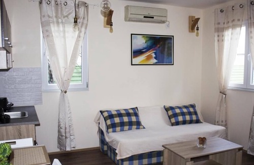 Vozdovac Apartamento | Apartamento totalmente equipado con gran jardín en Belgrado