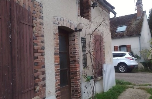 La Celle-Saint-Cyr Apartamento | Fully equipped house. Total peace and comfort.