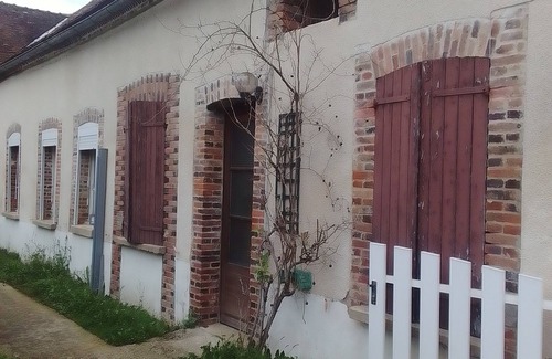 La Celle-Saint-Cyr Apartamento | Fully equipped house. Total peace and comfort.