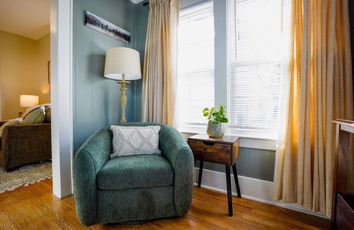 Syracuse Casa | Fully equipped- 1 bedroom Cute & Cozy Eastwood Bungalow
