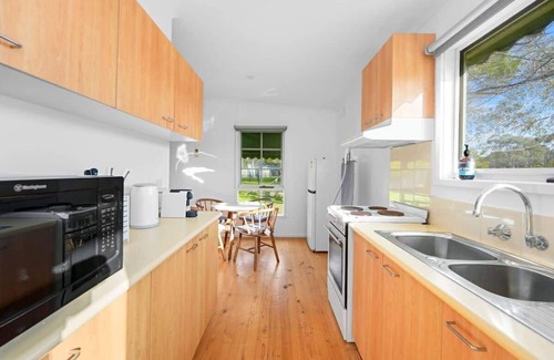 Balnarring Cabaña | Fully Equipped Balnarring Cottage for 4 w pool