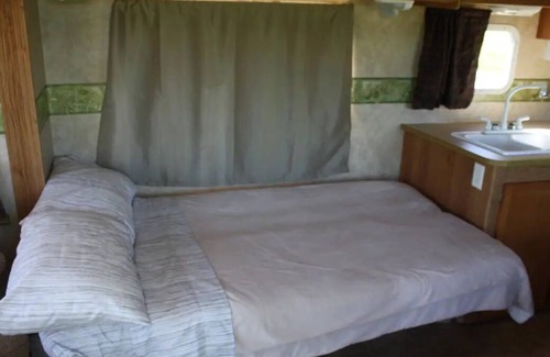 Mavillette Casa | Fully equipped camper on Mavillette River. Close to the beach. (pet friendly)