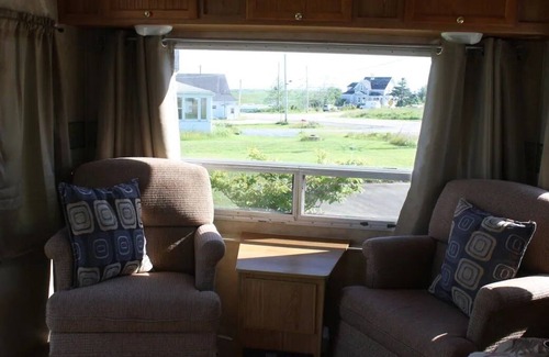 Mavillette Casa | Fully equipped camper on Mavillette River. Close to the beach. (pet friendly)