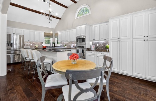 Peachtree City Casa | Fully equipped gourmet kitchen, vaulted ceilings, fire places, fire pit & grills