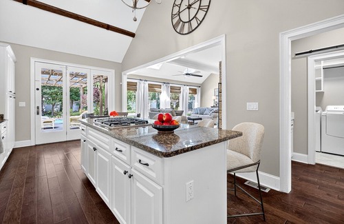 Peachtree City Casa | Fully equipped gourmet kitchen, vaulted ceilings, fire places, fire pit & grills
