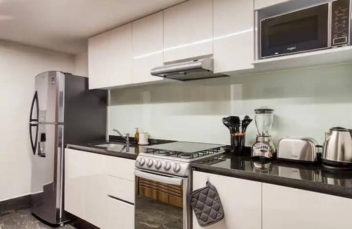 Hipodromo Condesa Apartamento | Fully equipped kitchen, internet, comfy beds, business lounge, swim lane.