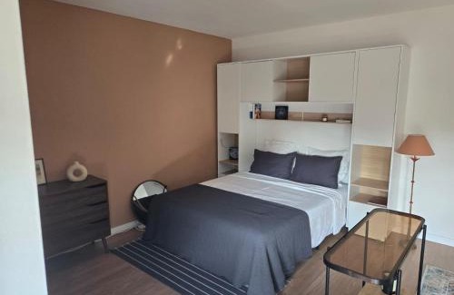 Rueil-Malmaison Apartamento | Fully-equipped large studio with terrace