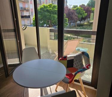 Rueil-Malmaison Apartamento | Fully-equipped large studio with terrace