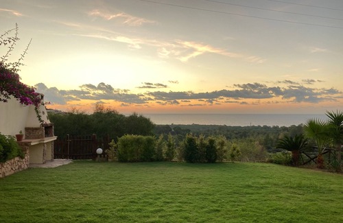 Eden Rock Villa | Fully-equipped seaview villa w/ aircon & fast WiFi within 20min walk from beach