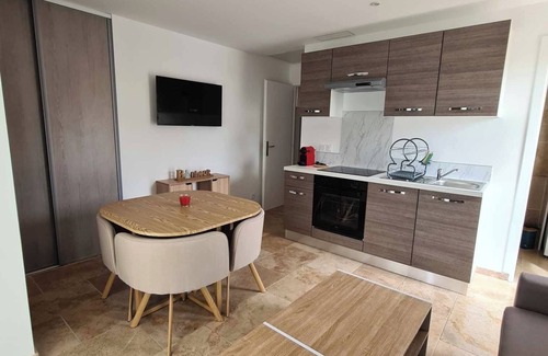 Toulon Casa | Fully-equipped Type 2 house with swimming pool and outdoor terrace.