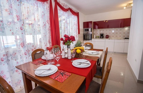 Ripenda Verbanci Villa | Totalmente vallada villa con piscina privada.