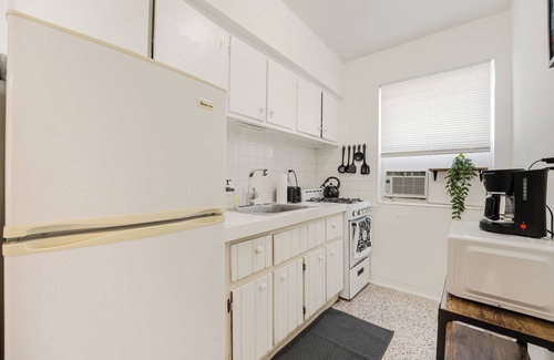 East Little Havana Apartamento | Fully Furnished 1BR Apartment in Miami's heart, easy access to major highways!