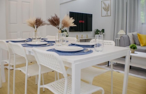 Manoc-Manoc Apartamento | Fully Furnished 2BR Newly Renovated Apartment by the White Beach - 1min walk from door step