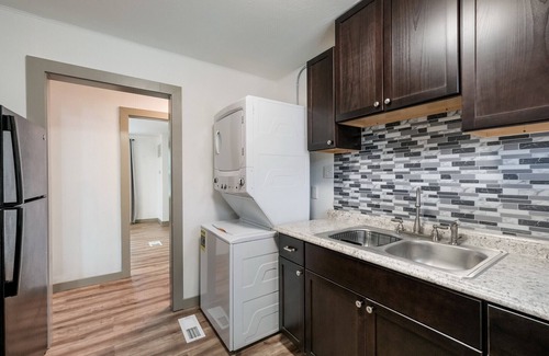 Olmos Park Apartamento | Fully Furnished 2BR/1BA Apt-Covered Parking- In-Unit Washer&Dryer-Monthly Rental