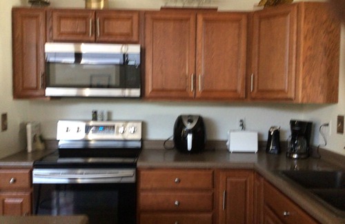 Clear Lake Casa | Fully furnished 3 bedroom ranch style home with large screened in porch w/garage