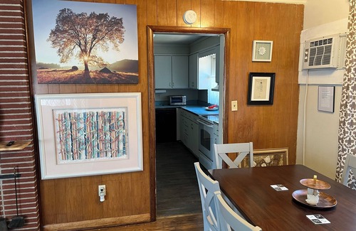 Salisbury Casa | Fully furnished 3-bedroom house sporting Queen-size beds in each room