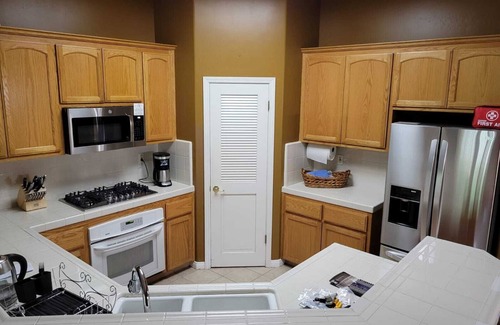 Greenacres Casa | Fully furnished 4BR House at safe classy SW Neighborhood up to 12 guests