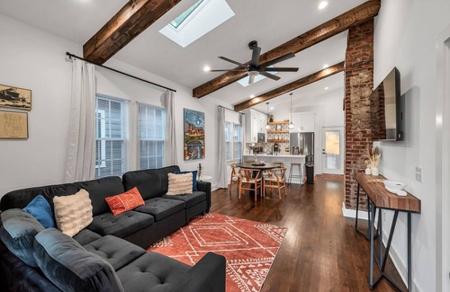 Germantown Casa | Fully Furnished Bungalow with Deck Near City Center