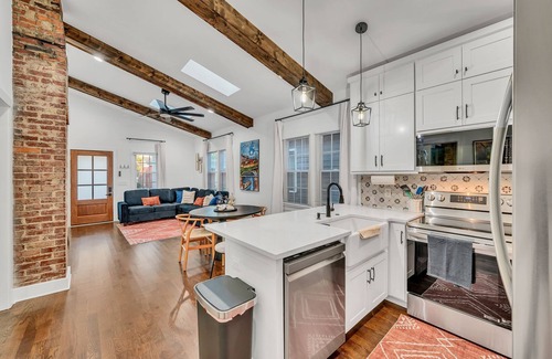 Germantown Casa | Fully Furnished Bungalow with Deck Near City Center