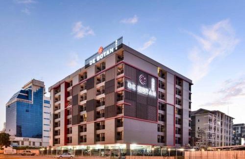 Phra Khanong Nuea Casa | Fully furnished, City View, Pool, Gym, WiFi