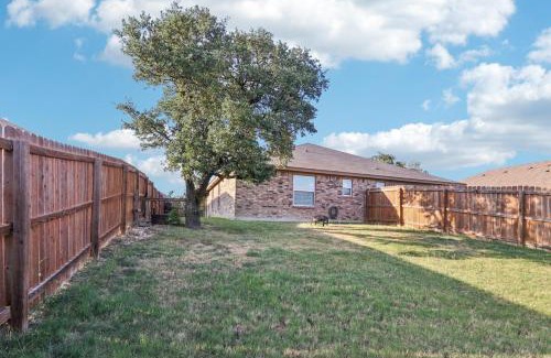 Copperas Cove Apartamento | Fully furnished Copperas cove home, 3 bedrooms and 2 bathrooms, an office,WiFi and garage