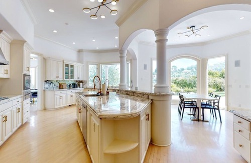 Sherman Oaks Casa | Fully Furnished Gated Beverly Hills Estate