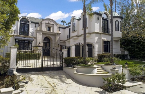 Sherman Oaks Casa | Fully Furnished Gated Beverly Hills Estate