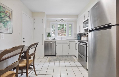 Grosse Pointe Casa | Fully furnished Grosse Pointe City rental