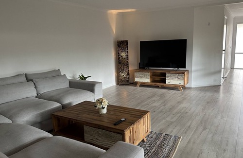 Westmeadows Casa | Fully furnished home 10 minutes from Melbourne Airport