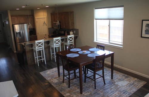 Redmond Casa | Fully furnished home in nice neighborhood