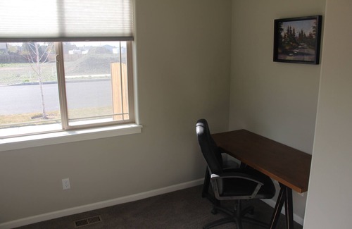 Redmond Casa | Fully furnished home in nice neighborhood
