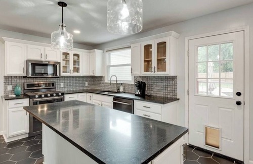 Nashville-Davidson Casa | Fully Furnished home on 3/4 of an acre .Centrally located to Nashville and the airport