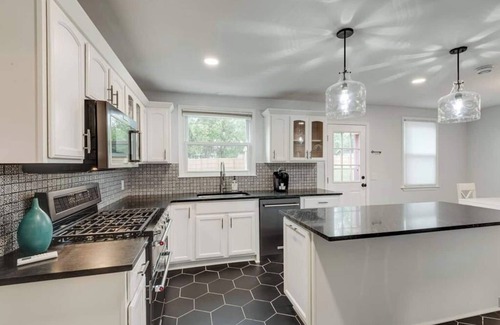 Nashville-Davidson Casa | Fully Furnished home on 3/4 of an acre .Centrally located to Nashville and the airport