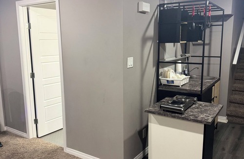 Brandon Condominio | FULLY FURNISHED PRIVATE BASEMENT IN A SERENE RESIDENTIAL NEIGHBOURHOOD!