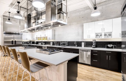 Downtown Hartford Apartamento | Fully Furnished Private Loft Style Charm Trumbull Elevator