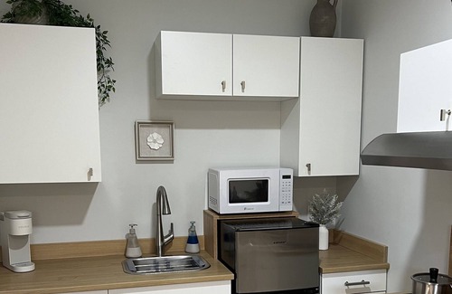 Novato Apartamento | Fully furnished, private entrance, cozy, quiet, near downtown & transit.