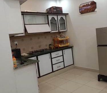 D.H.A. Apartamento | Fully Furnished Studio Apartment Bukhari Commercial