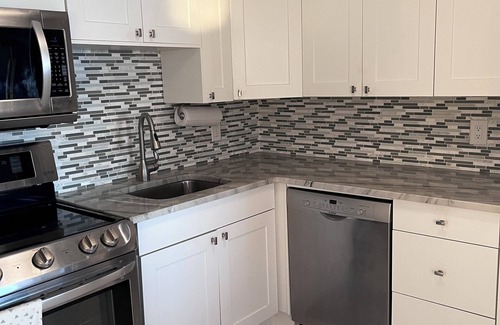 Corunna Apartamento | FULLY FURNISHED TURN-KEY TWO BEDROOM CONDO WITH WATERVIEW