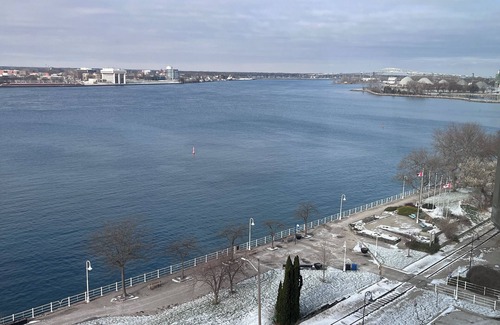 Corunna Apartamento | FULLY FURNISHED TURN-KEY TWO BEDROOM CONDO WITH WATERVIEW