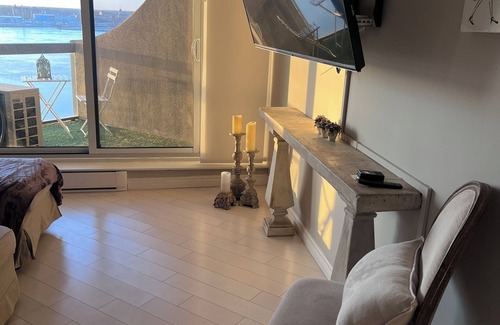 Corunna Apartamento | FULLY FURNISHED TURN-KEY TWO BEDROOM CONDO WITH WATERVIEW