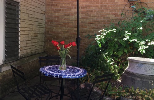 Western Springs Casa | Fully furnished long term rental home Western Springs