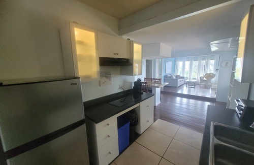 Black Mountain Cama Y Desayuno | Disfrute de las vistas de la ciudad desde su propia piscina privada y jacuzzi