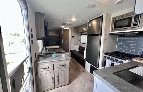 Aguadilla Casa | Camper completamente equipado en un lote privado. ¡Tremenda ubicación!