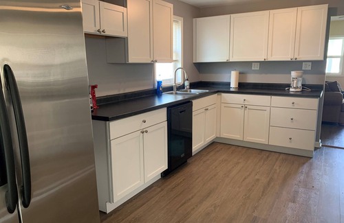 Cedar Rapids Casa | Fully Remodeled 3 bd Home! Quiet Safe Neighborhood