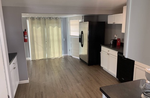 Cedar Rapids Casa | Fully Remodeled 3 bd Home! Quiet Safe Neighborhood