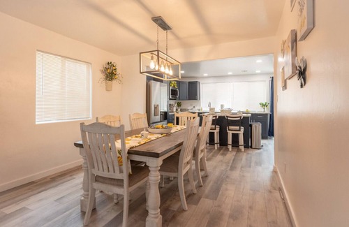 Tucson Casa | Fully Remodeled Rolling Hills Haus, Spacious 4-bed house on East side Tucson