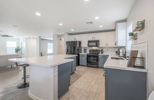 Sun City Casa | FULLY REMODELED STUNNING AZ OASIS -PARKS, TENNIS, VOLLEYBALL, BASKETBALL COURTS!