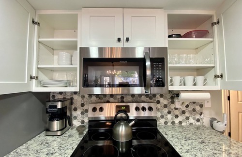 Royal Palm Bay Condominio | Fully Remodeled stylish 3/2 condo, close to the parks
